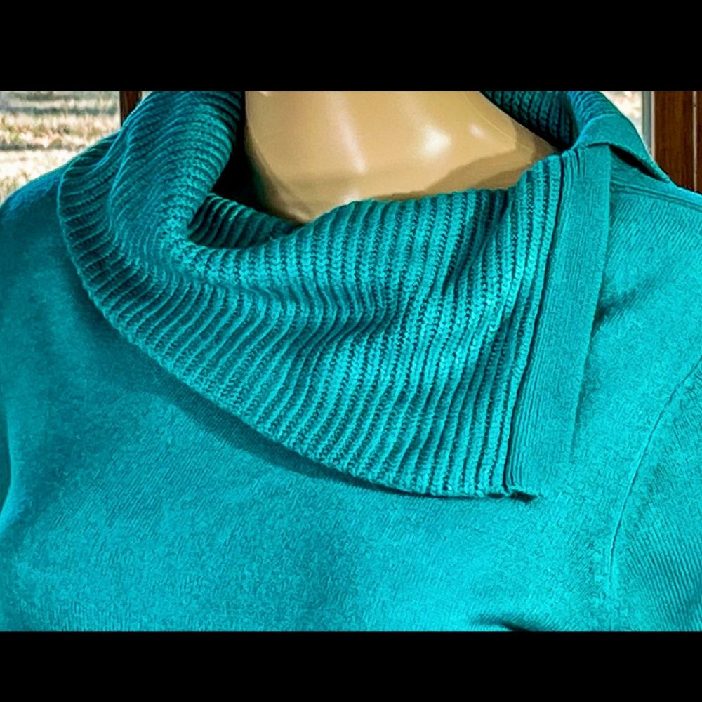 ▪️KNIT BY HAMPTON STUDIO▪️Teal Green Ribbed Asymmetric Cowl Neck Sweater - Picture 3 of 4